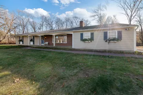 66 Far Horizon Dr, Cheshire, CT 06410