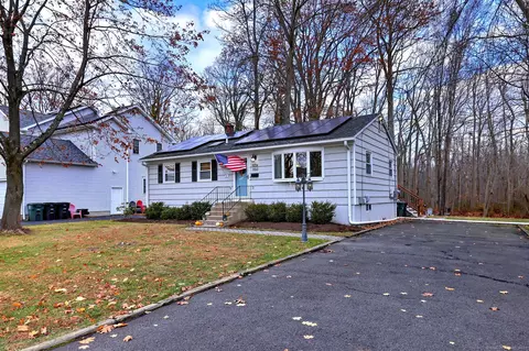 350 Pond Point Ave, Milford, CT 06460