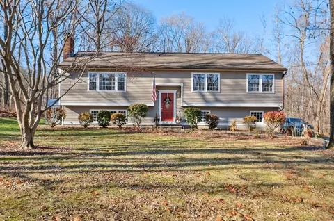 8 Laura Ln, Oxford, CT 06478