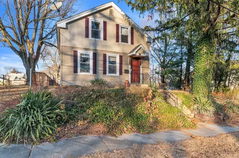 15 South St, Windsor Locks, CT 06096