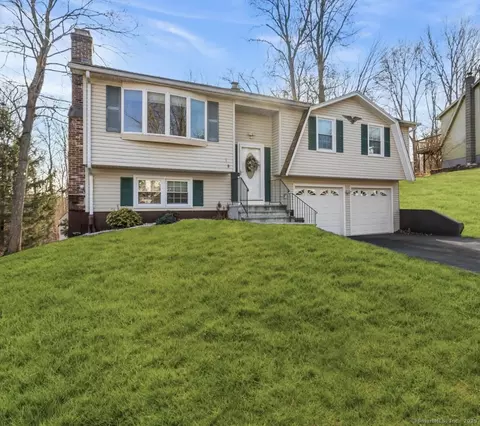 19 Lenore Dr, Meriden, CT 06450