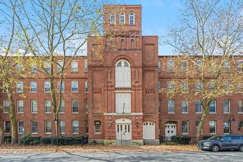 92 Main St #203, Deep River, CT 06417