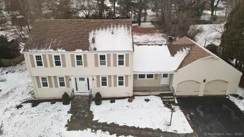 15 Cornfield Rd, Windsor, CT 06095