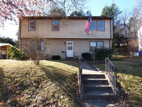 133 Mayflower St, West Hartford, CT 06110