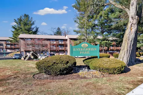 320 Knapps Hwy, Fairfield, CT 06825