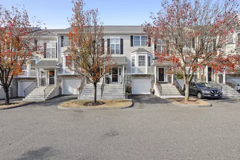 7004 Hancock Dr #7004, Danbury, CT 06811