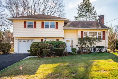 49 Parsons Dr, West Hartford, CT 06117