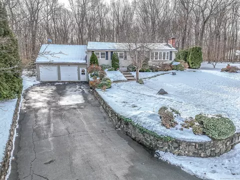 2 Karyl Ln, Prospect, CT 06712