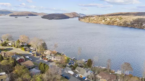 98 N Lake Shore Dr, Brookfield, CT 06804