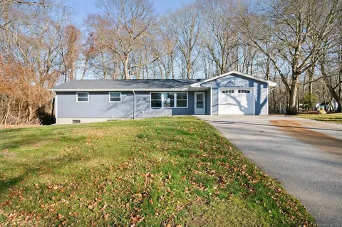99 Wildwood Ln, Montville, CT 06382