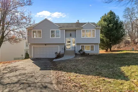544 Long Hill Rd, Middletown, CT 06457