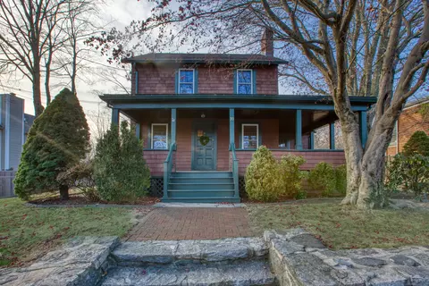 70 Cedar Heights Rd, Stamford, CT 06905