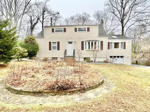 57 Meadowpark Ave N, Stamford, CT 06905