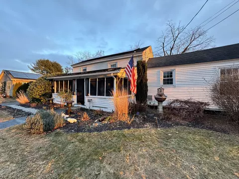 14 Battle St, Somers, CT 06071