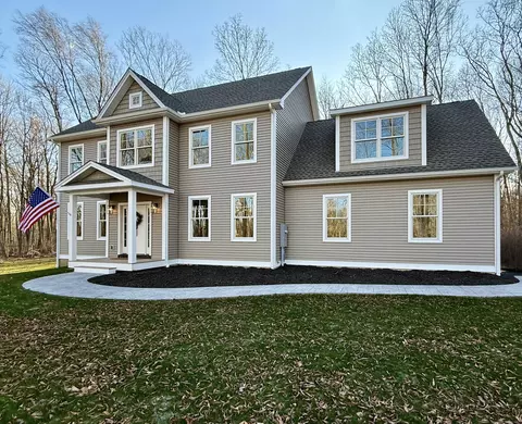 34 Greenwich Pl, Colchester, CT 06415