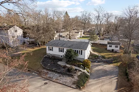 9 Mohigan Trl, East Hampton, CT 06424