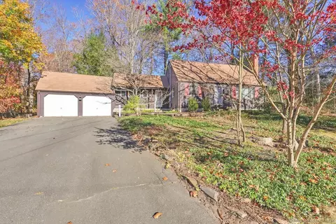 10 Ledgewood Dr, Farmington, CT 06032