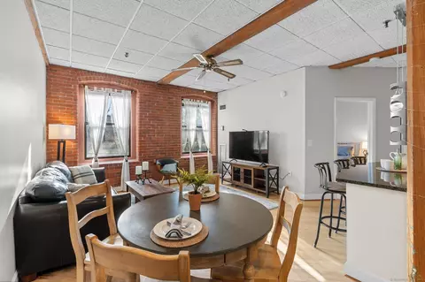 222 Williams St E #323, Glastonbury, CT 06033
