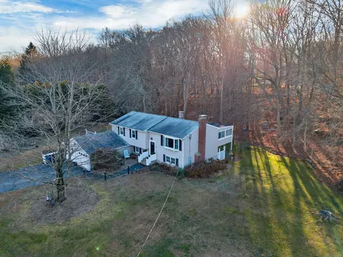 12 Partridge Hollow Rd, Gales Ferry, CT 06335