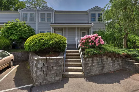 3 Greenview Ln #3, Milford, CT 06461