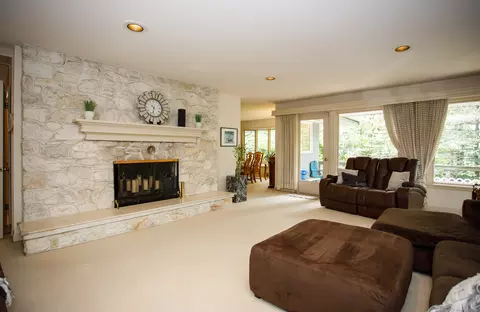 2 Butternut Dr, Norwich, CT 06360