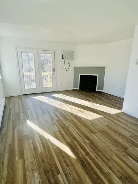 117 Hamden Ave #B, Waterbury, CT 06704