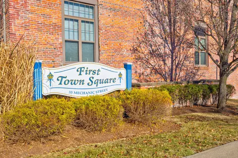 33 Mechanic St #206, Windsor, CT 06095