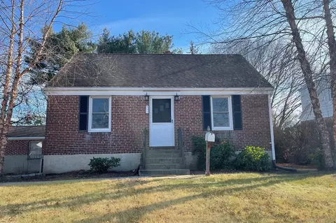 492 High St, Fairfield, CT 06824