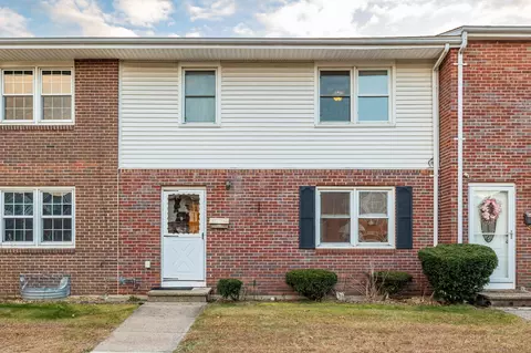 33 Lakeside Dr #35, Bristol, CT 06010