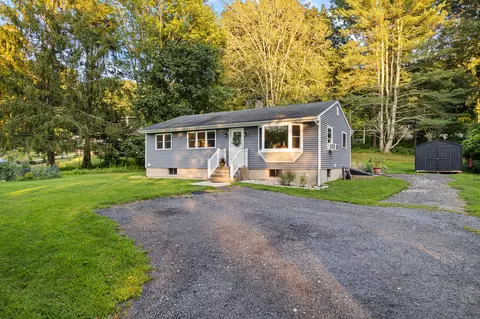 229 Bloomingdale Rd, Quaker Hill, CT 06375