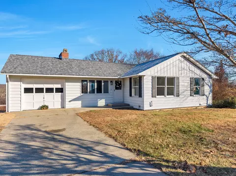 11 Dunbar Rd, Waterford, CT 06375