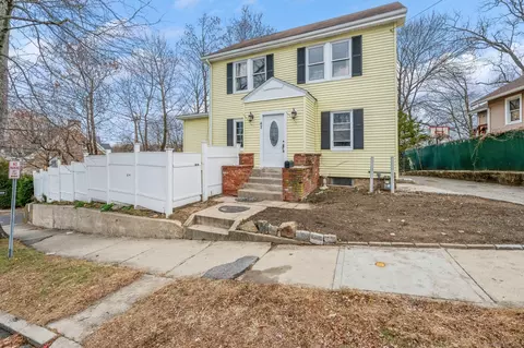 47 Hundley Ct, Stamford, CT 06902