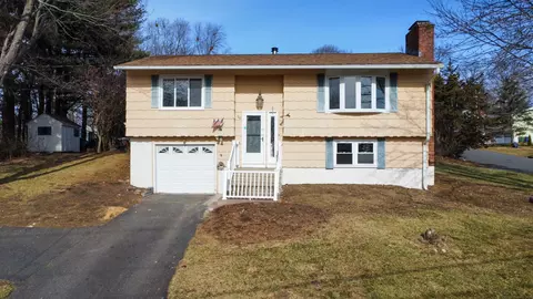 10 Fieldstone Rd, Waterbury, CT 06704