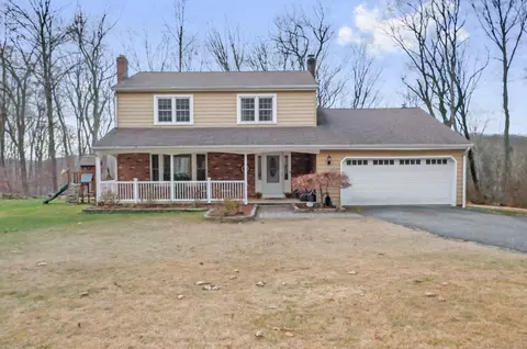 18 Peaceful Dr, New Fairfield, CT 06812
