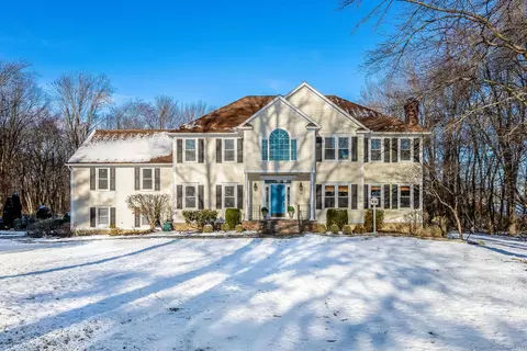46 Stonehedge Ln, Monroe, CT 06468