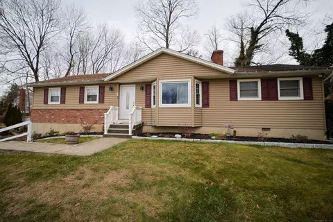 10 Lillian Ave, New Fairfield, CT 06812
