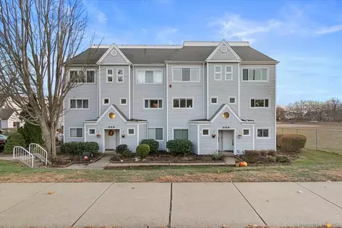 267 Melba St #D12, Milford, CT 06460