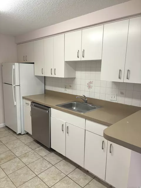 83 Mansfield Rd #330, New London, CT 06320