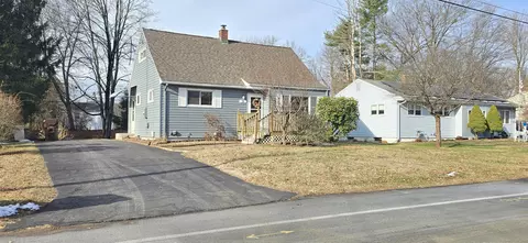 19 Pearl Street Ext, Enfield, CT 06082