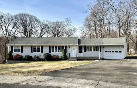 6 Medallion Pl, East Haven, CT 06513