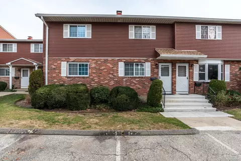 58 Patricia Rd #E, Bridgeport, CT 06606