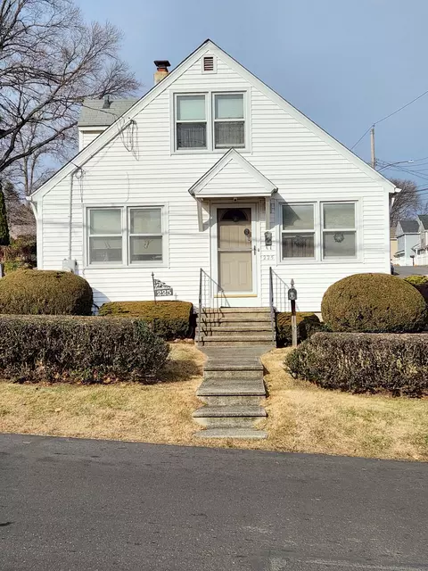 225 Harmony St, Bridgeport, CT 06606