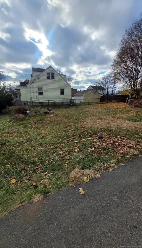 69 Weber Ave, Bridgeport, CT 06610