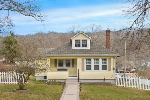 41 Old Colchester Rd, Quaker Hill, CT 06375