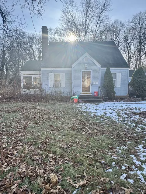 32 Jordt St, Manchester, CT 06042