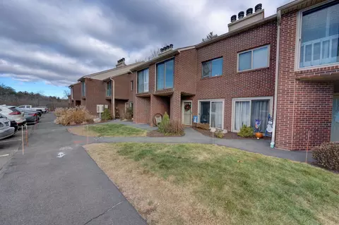 295 Redstone Hill Rd #26, Bristol, CT 06010