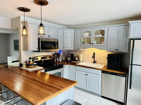 482 Radmere Rd # B, Cheshire, CT 06410