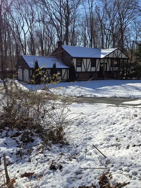 66 Black Ash Rd, Montville, CT 06370