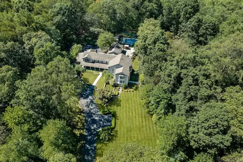 223 Michigan Rd, New Canaan, CT 06840