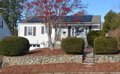 67 Sunset St, New London, CT 06320